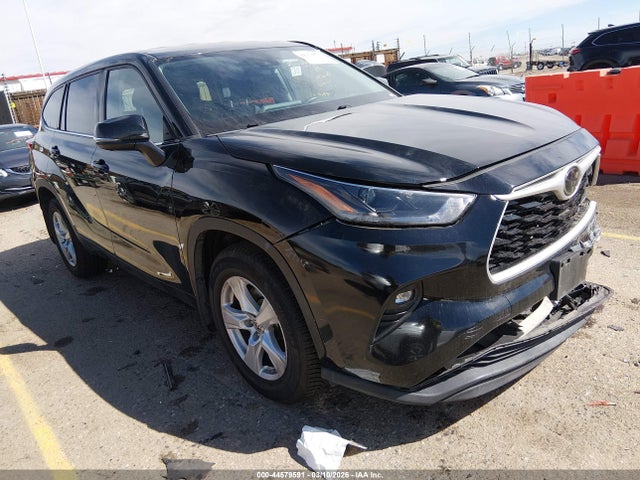 Salvage Toyota Highlander Image