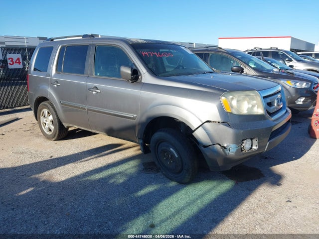 Salvage Honda Pilot Image