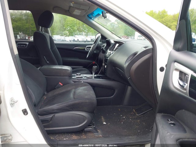 Nissan Pathfinder S