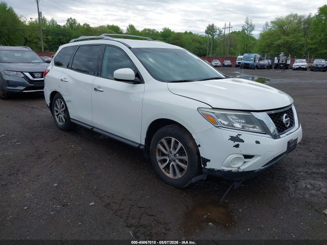 Salvage Nissan Pathfinder Image