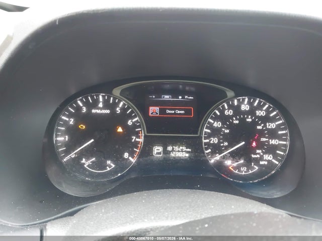 Nissan Pathfinder S
