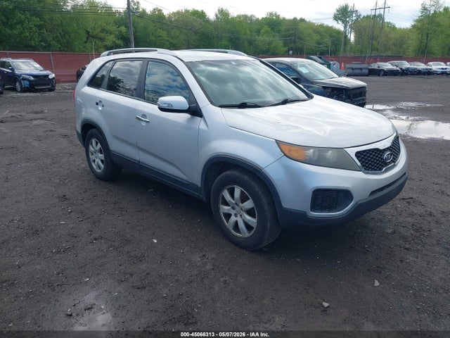 Salvage Kia Sorento Image