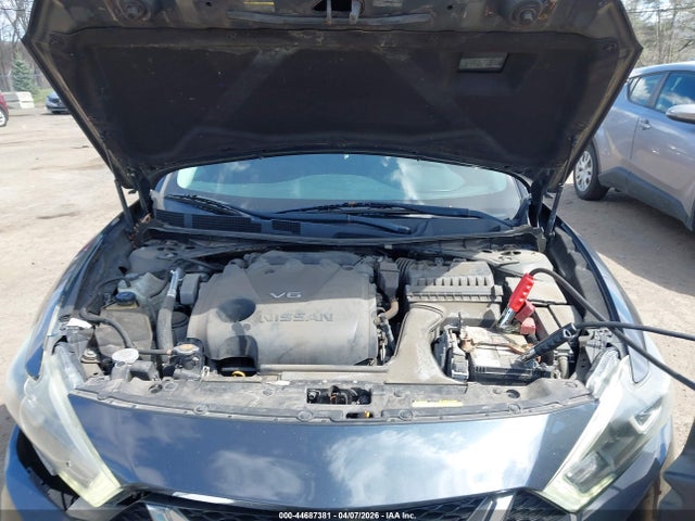 Nissan Maxima