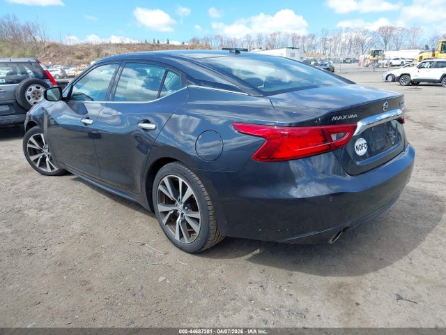 Nissan Maxima