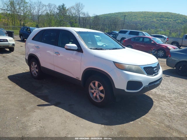 Salvage Kia Sorento Image