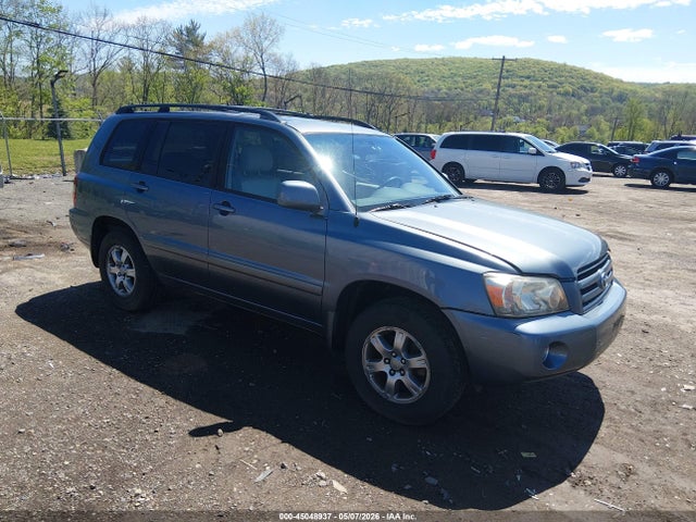 Salvage Toyota Highlander Image