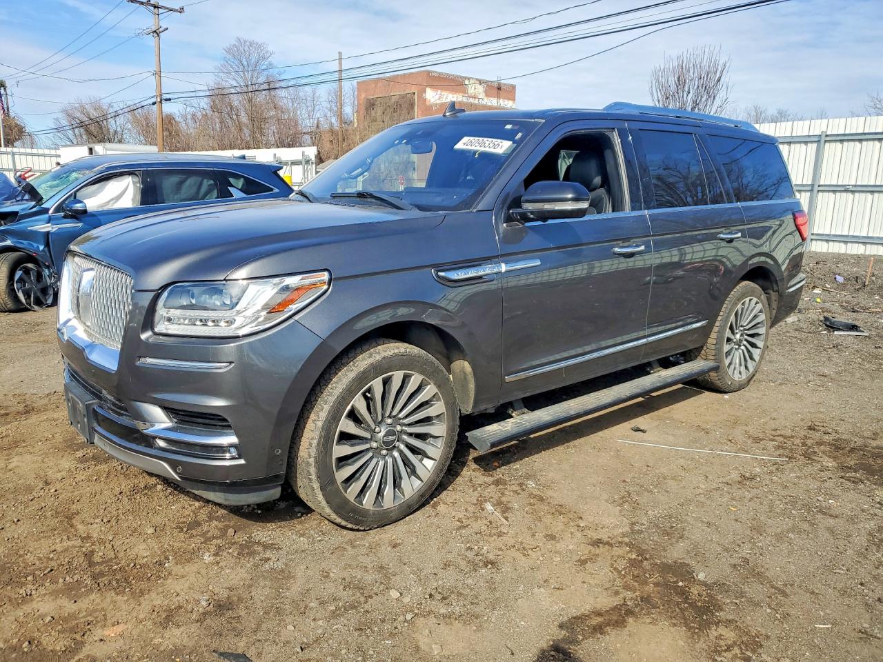 Salvage Lincoln Navigator Image