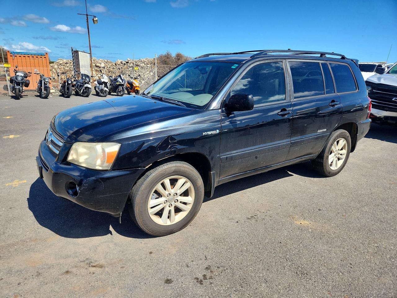 Salvage Toyota Highlander Image