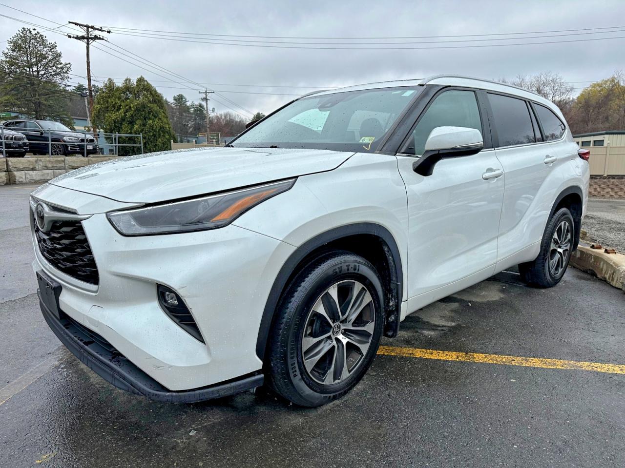 Salvage Toyota Highlander Image