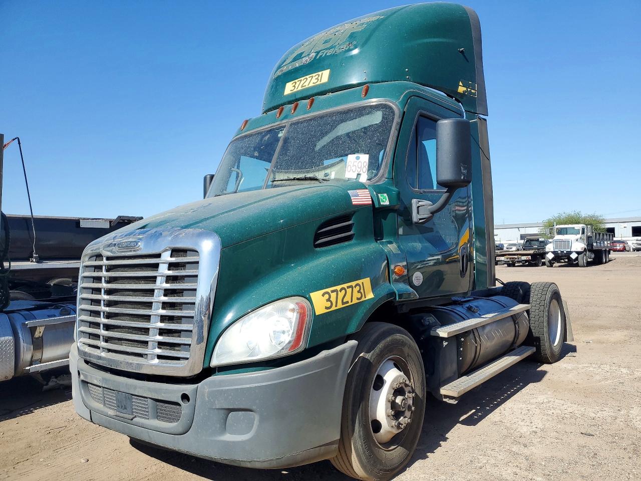 Salvage Freigliner Cascadia 113 Image