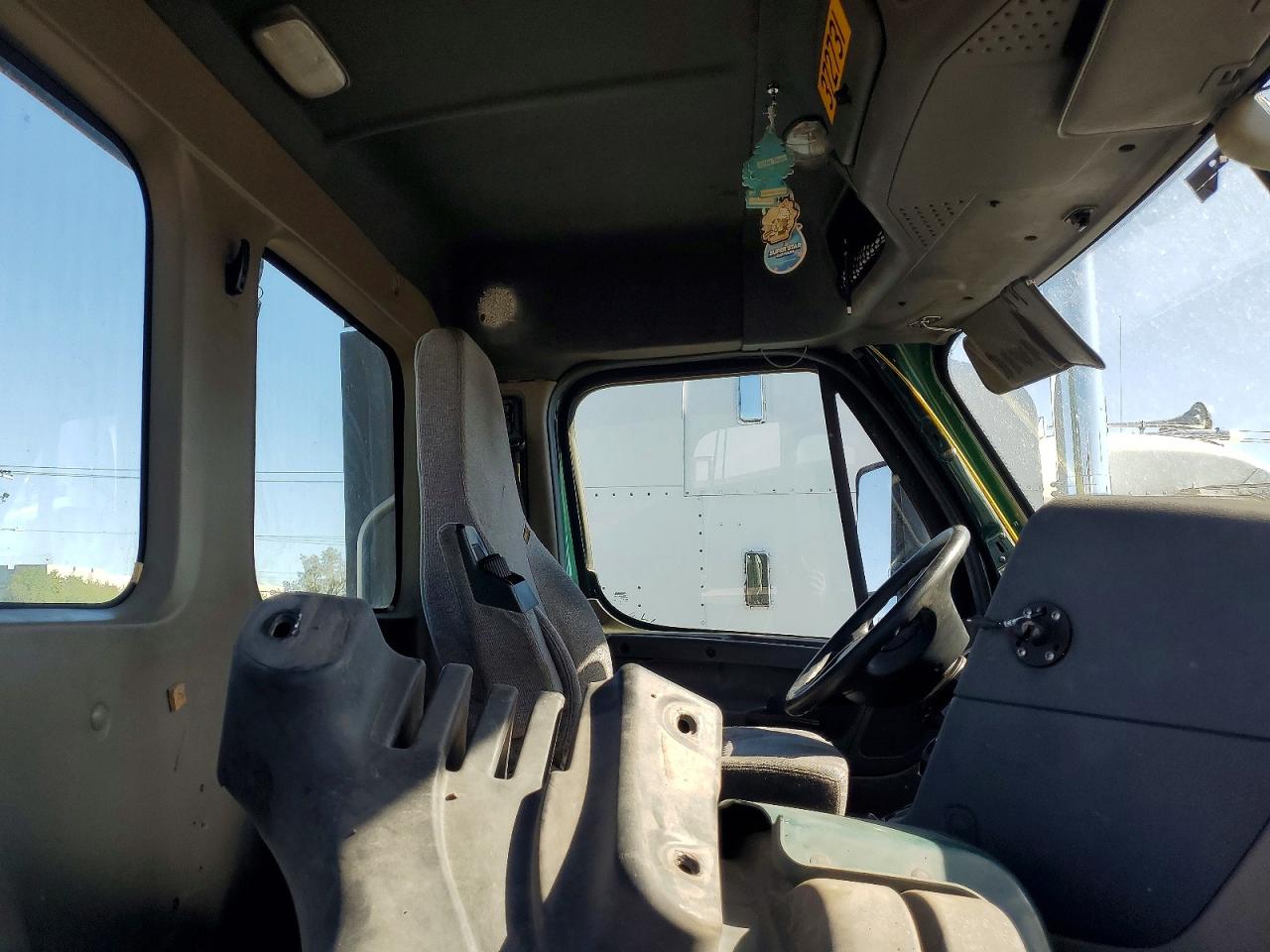 Freigliner Cascadia 113