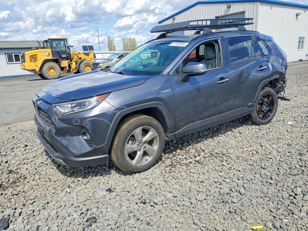Salvage Toyota RAV4 Image