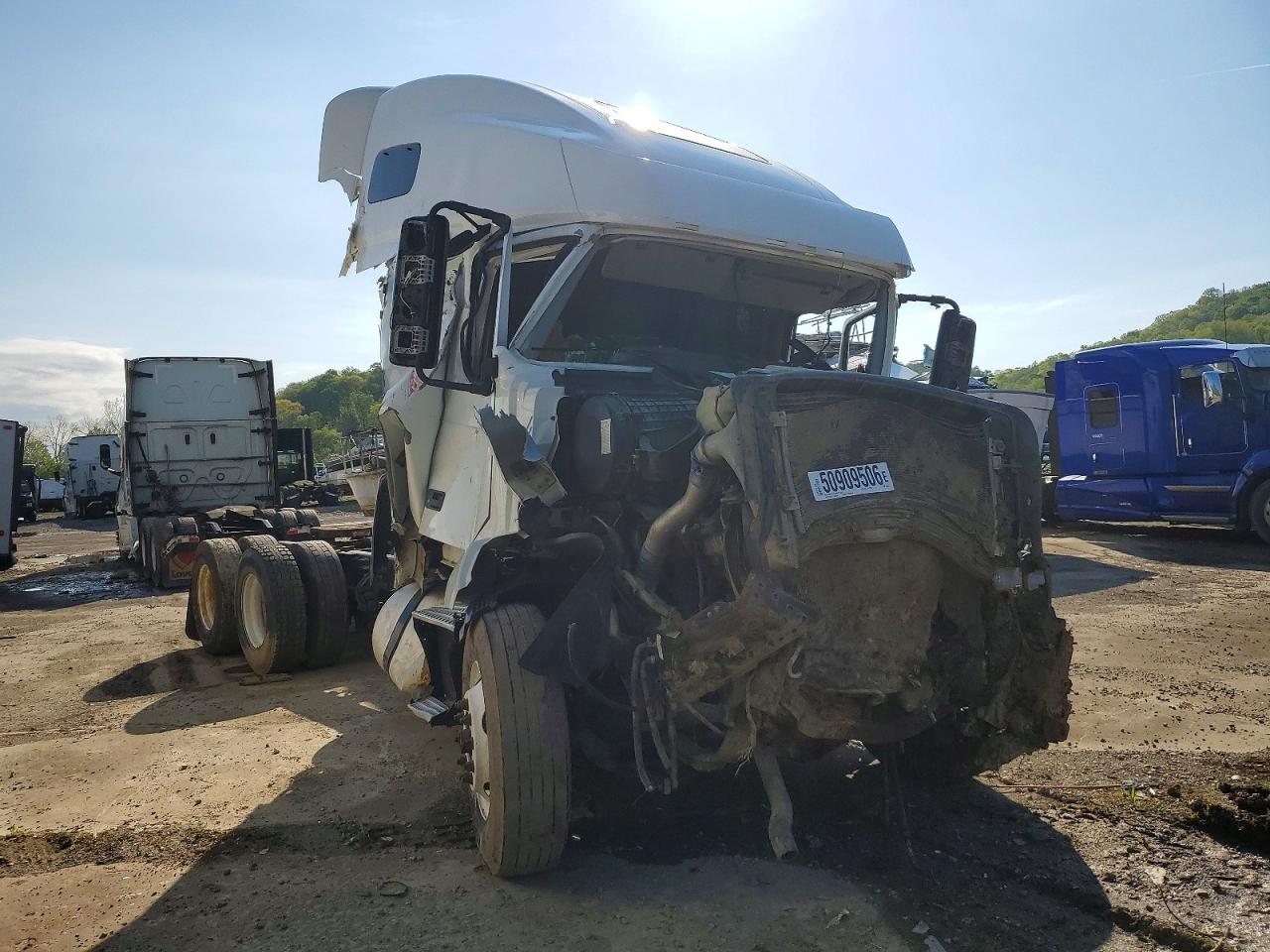 Salvage Volvo Vn Image