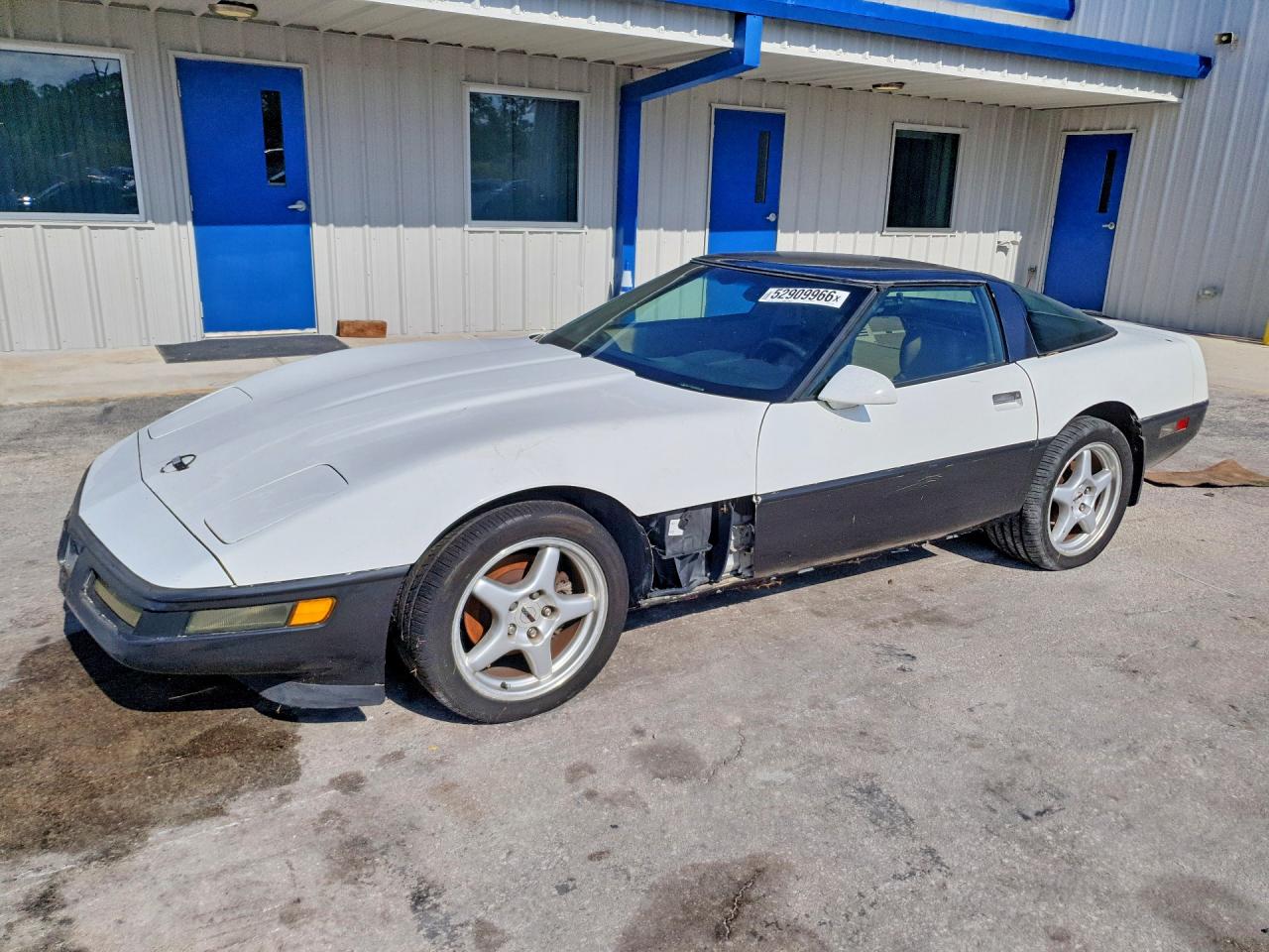 Salvage Chevrolet Corvette Image