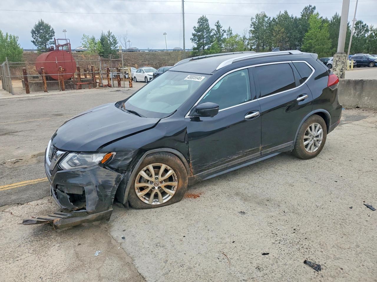 Salvage Nissan Rogue Image