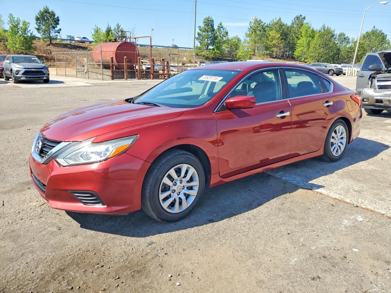 Salvage Nissan Altima Image