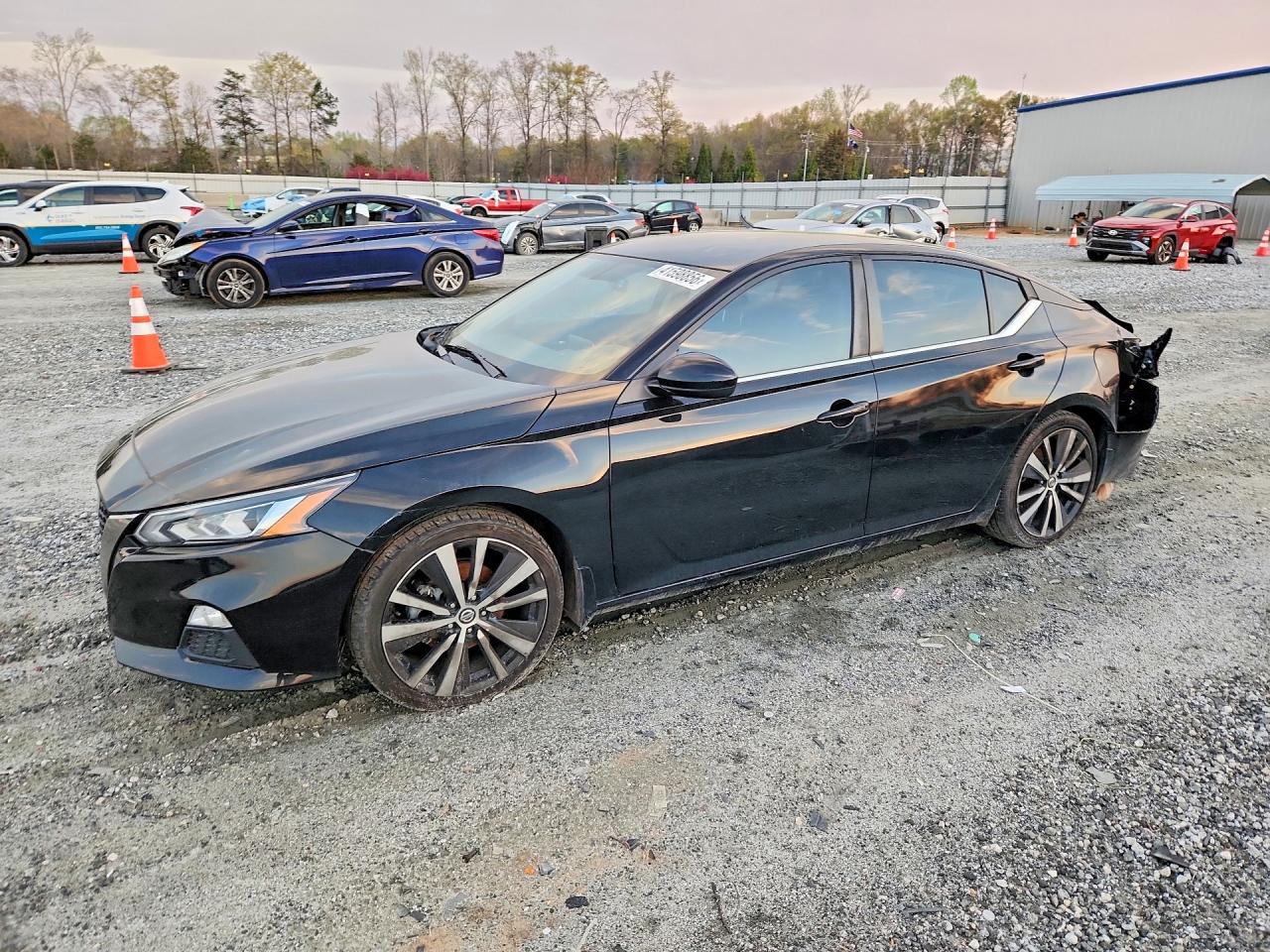 Salvage Nissan Altima Image