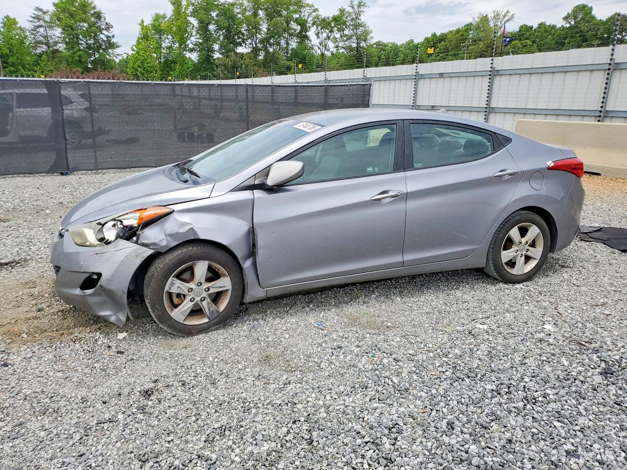 Salvage Hyundai ELANTRA Image