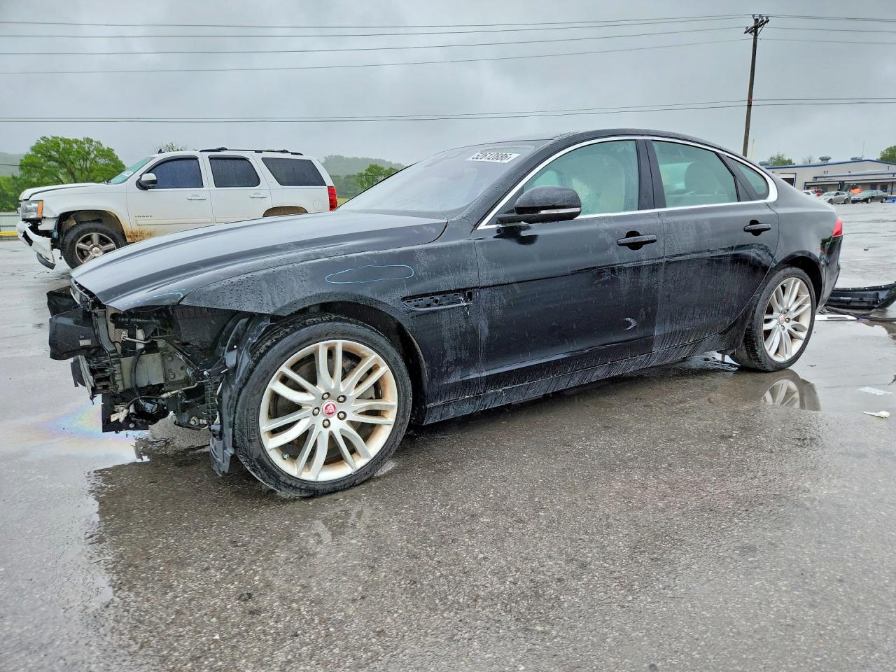 Salvage Jaguar XF Image