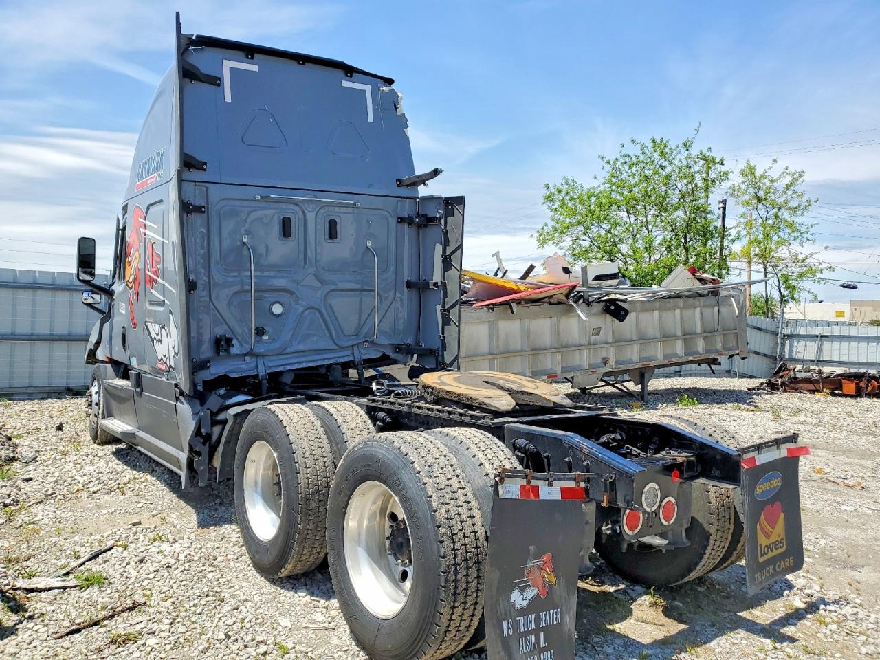 Freigliner Cascadia 126