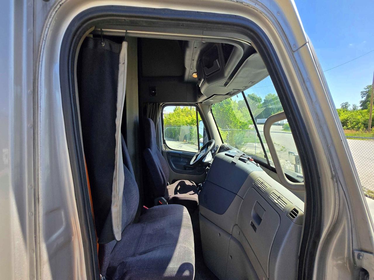 Freigliner Cascadia 125