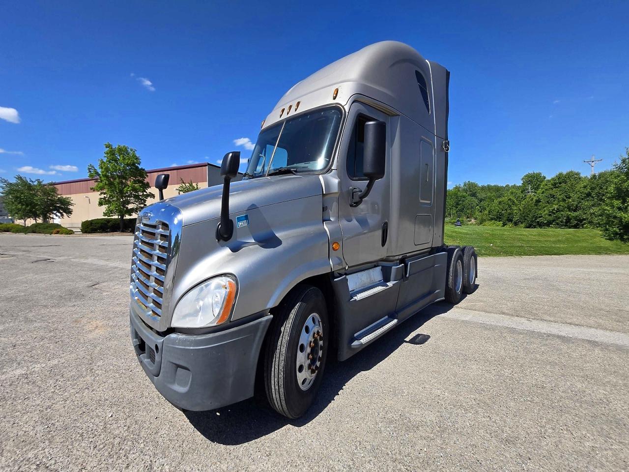 Freigliner Cascadia 125