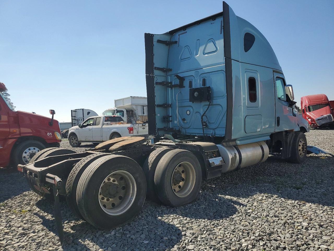 Freigliner Cascadia 126