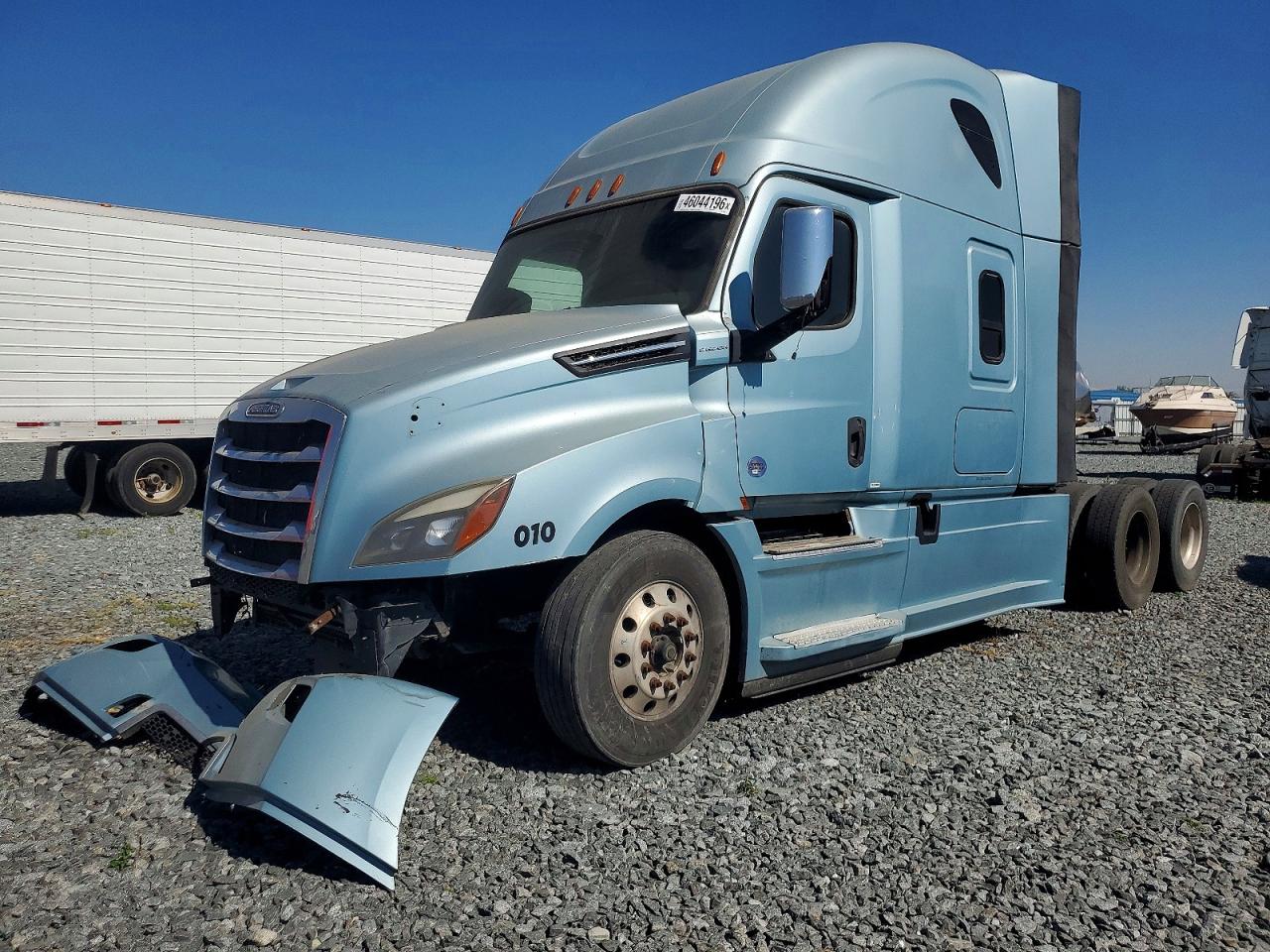 Freigliner Cascadia 126
