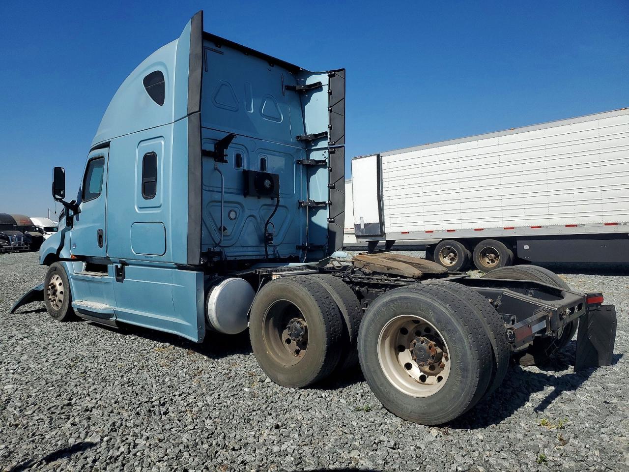 Freigliner Cascadia 126