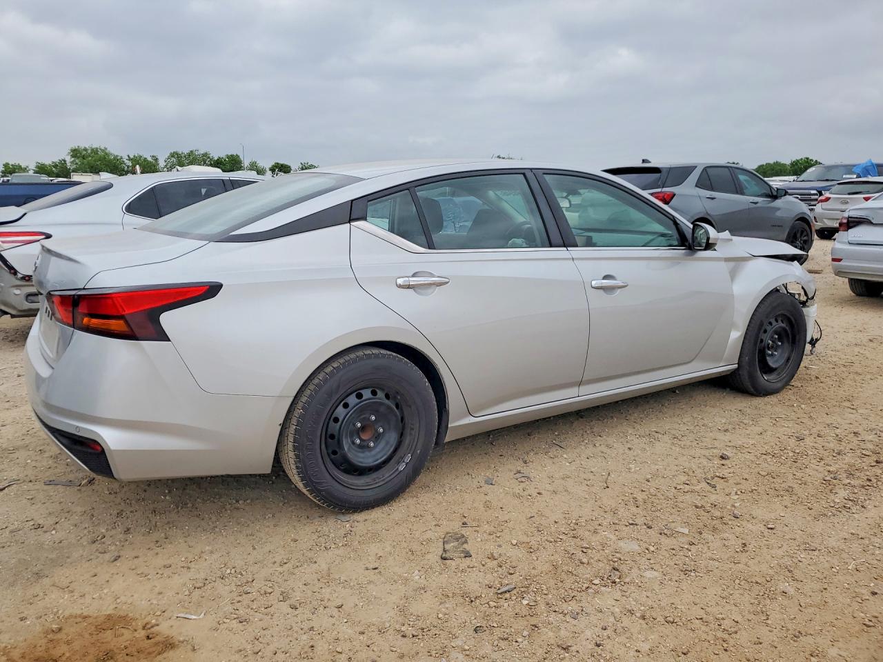 Nissan Altima S