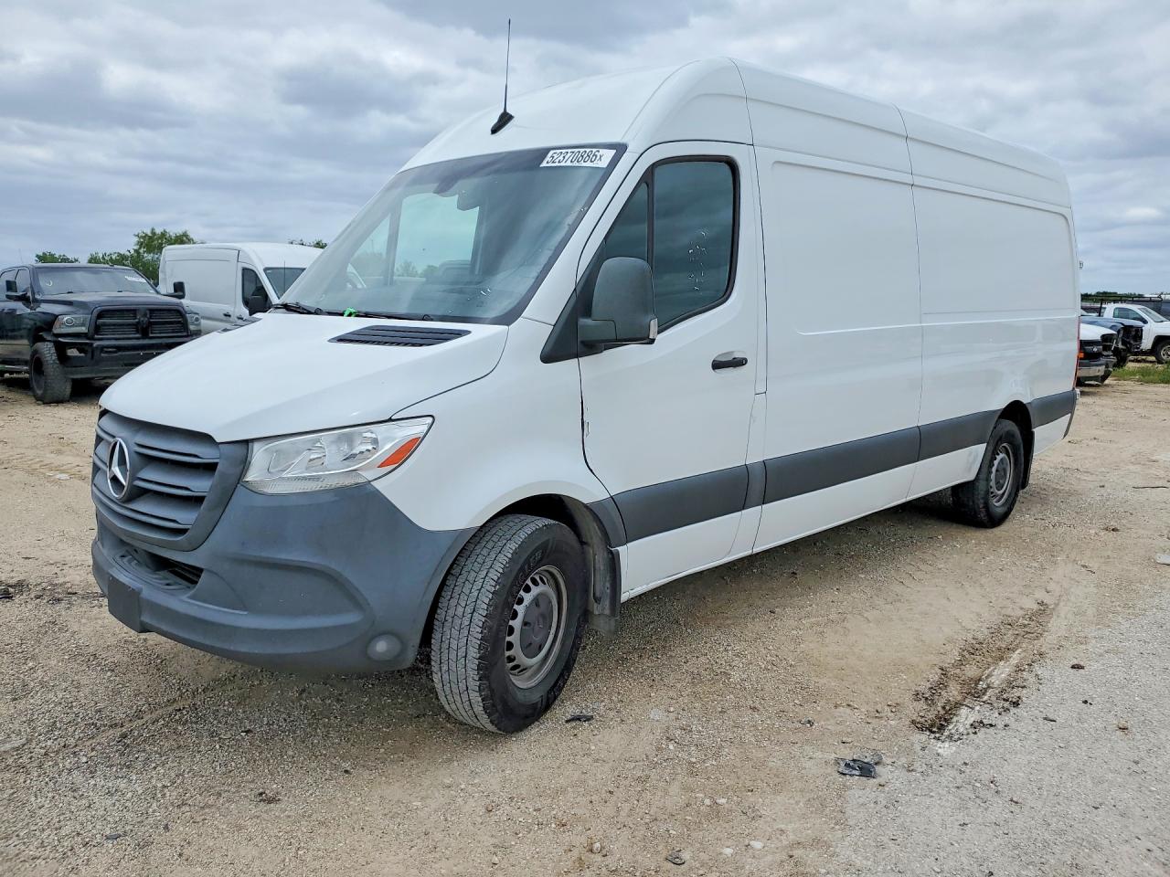 Salvage Mercedes-Benz Sprinter Image