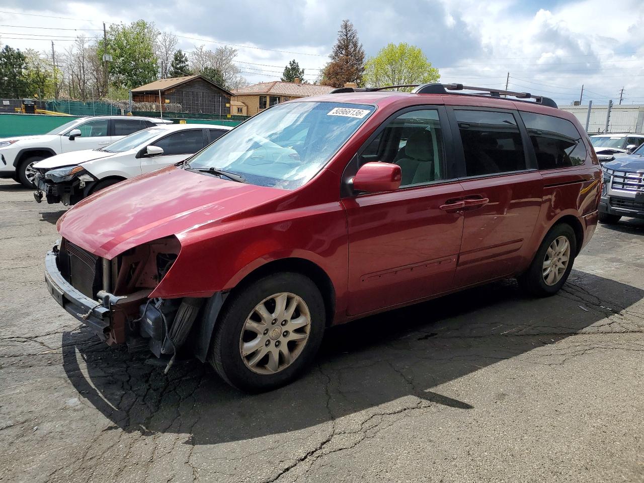 Salvage Kia Sedona Image