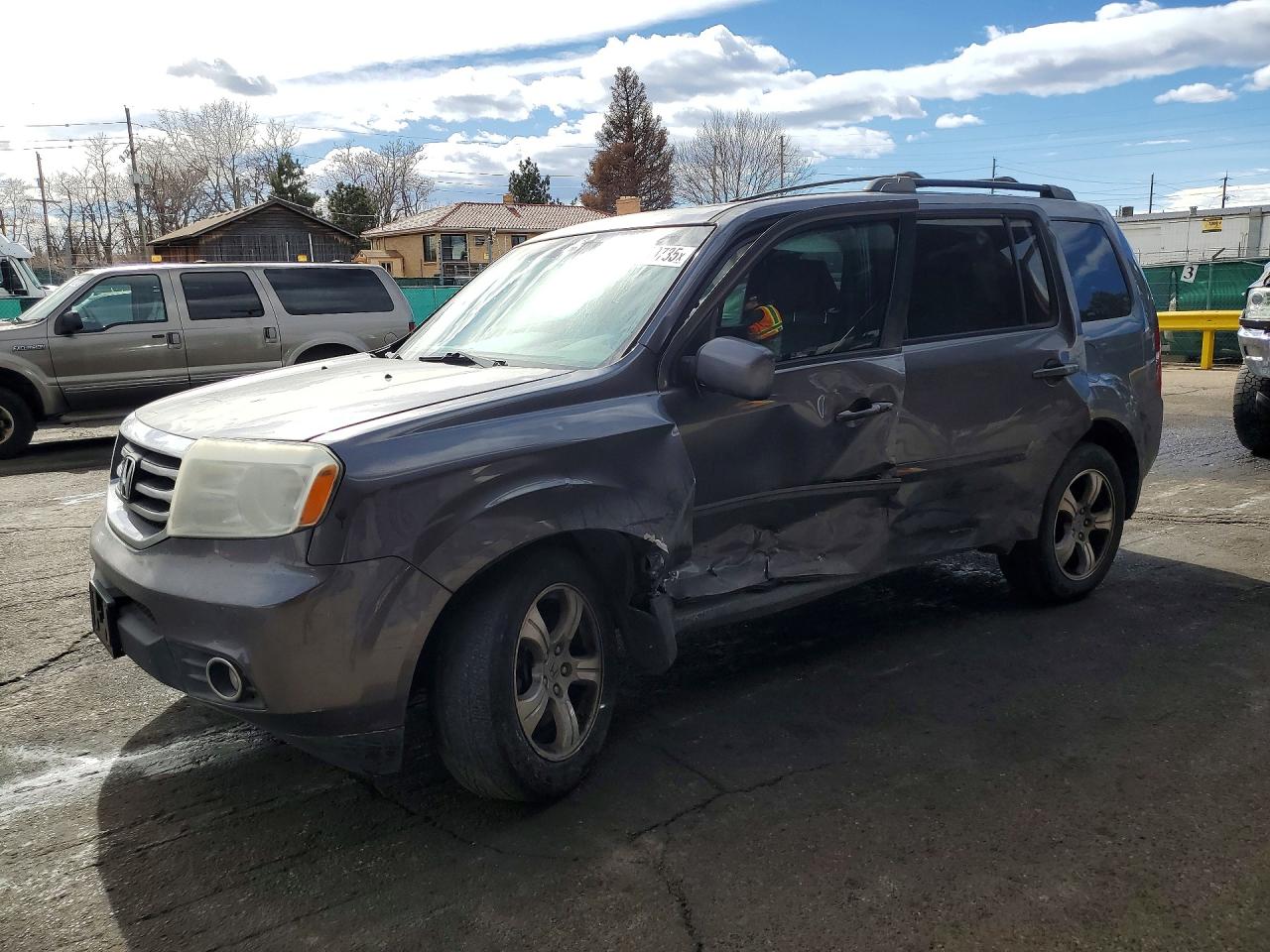 Salvage Honda Pilot Image