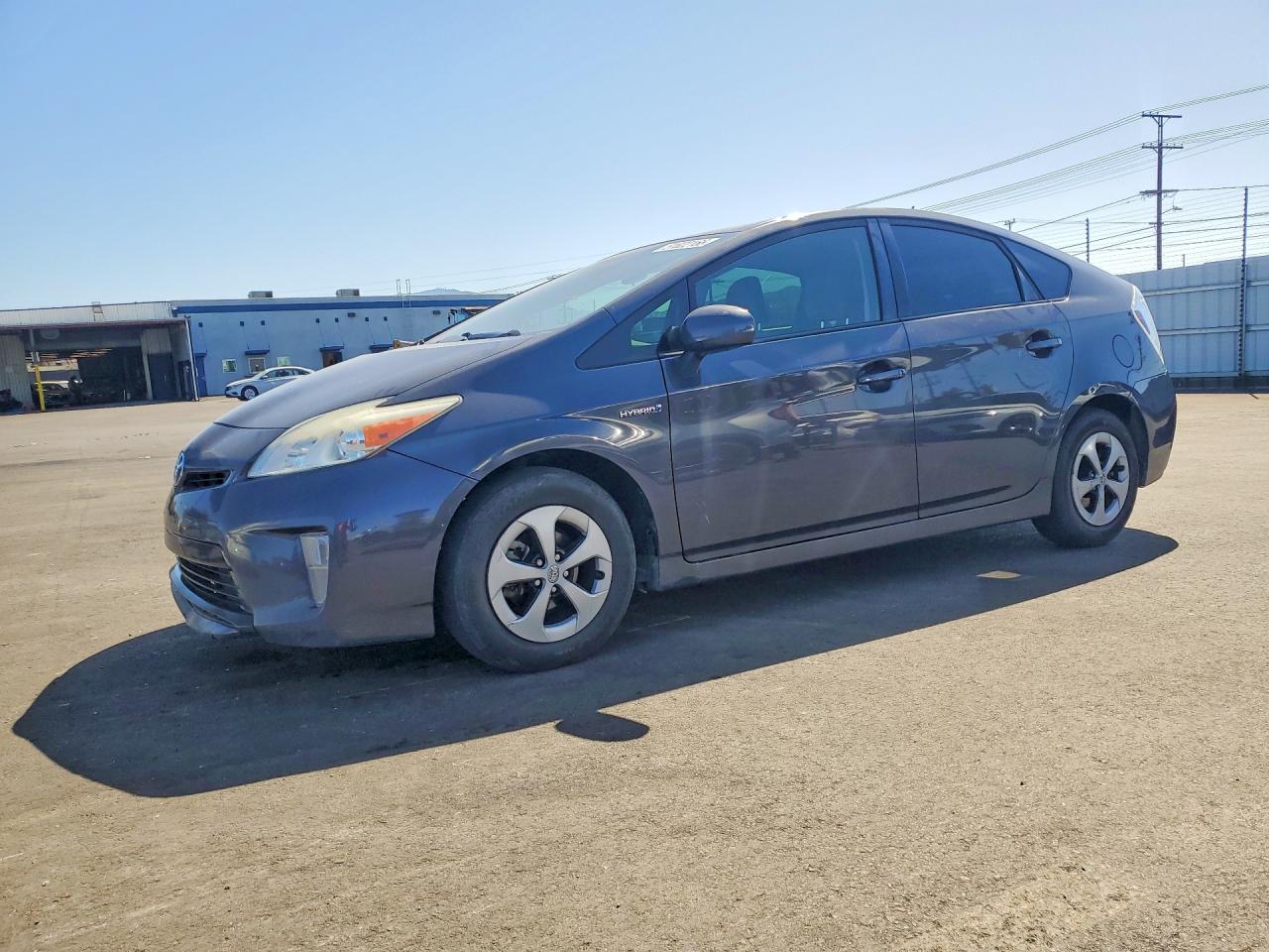 Salvage Toyota Prius Image