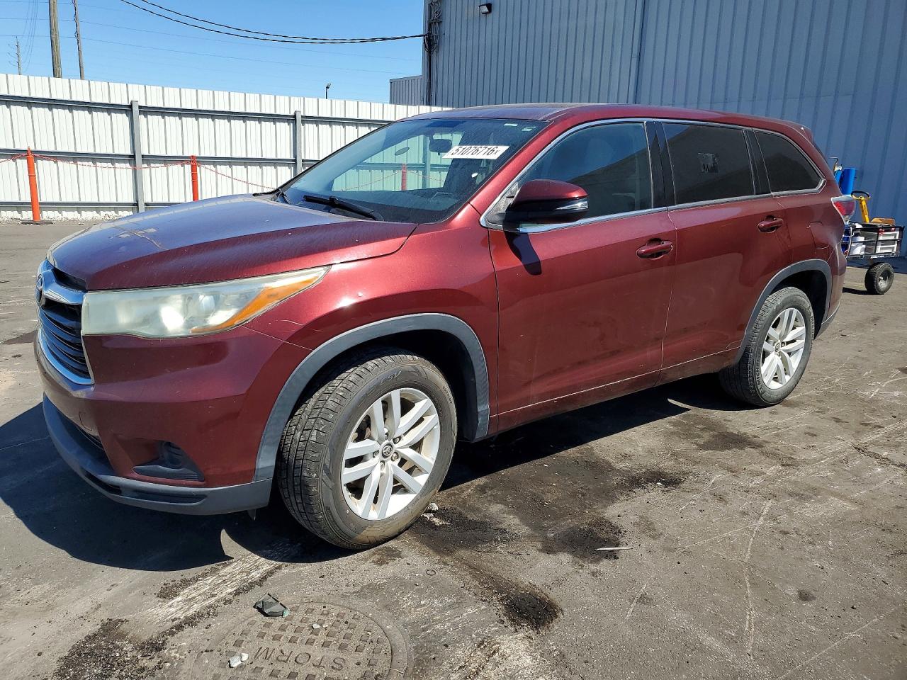 Salvage Toyota Highlander Image