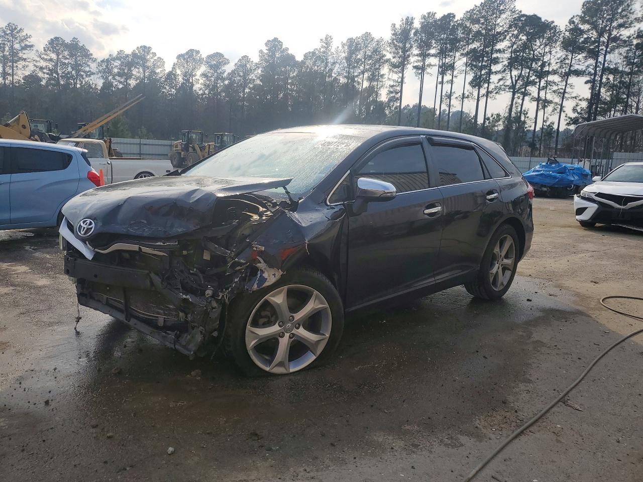 Salvage Toyota Venza Image