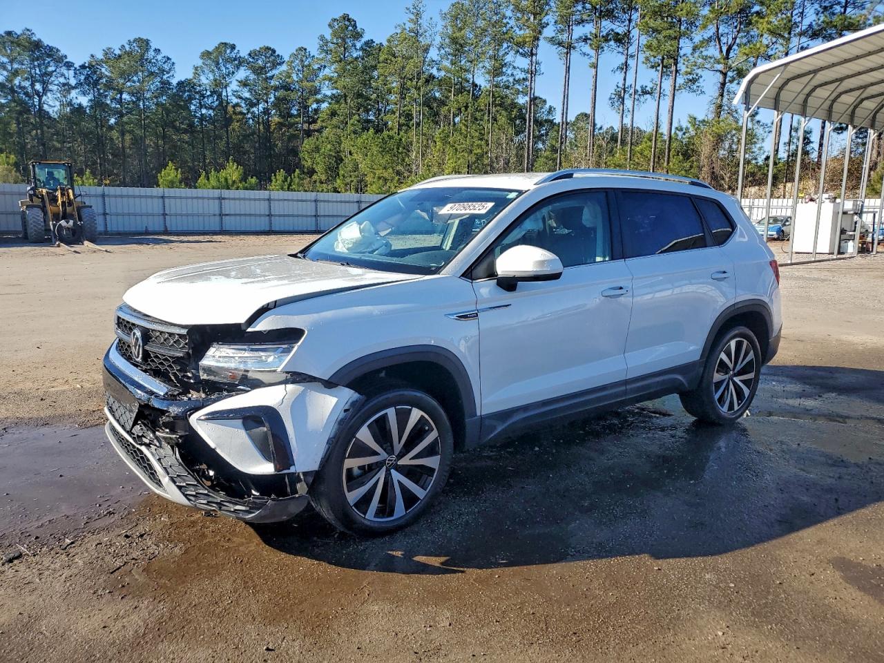 Salvage Volkswagen Taos Image