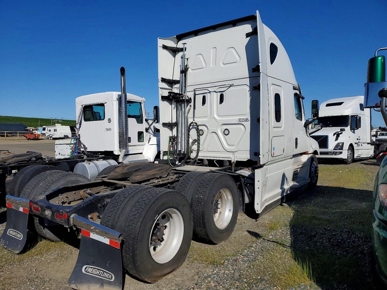 Freigliner Cascadia 126