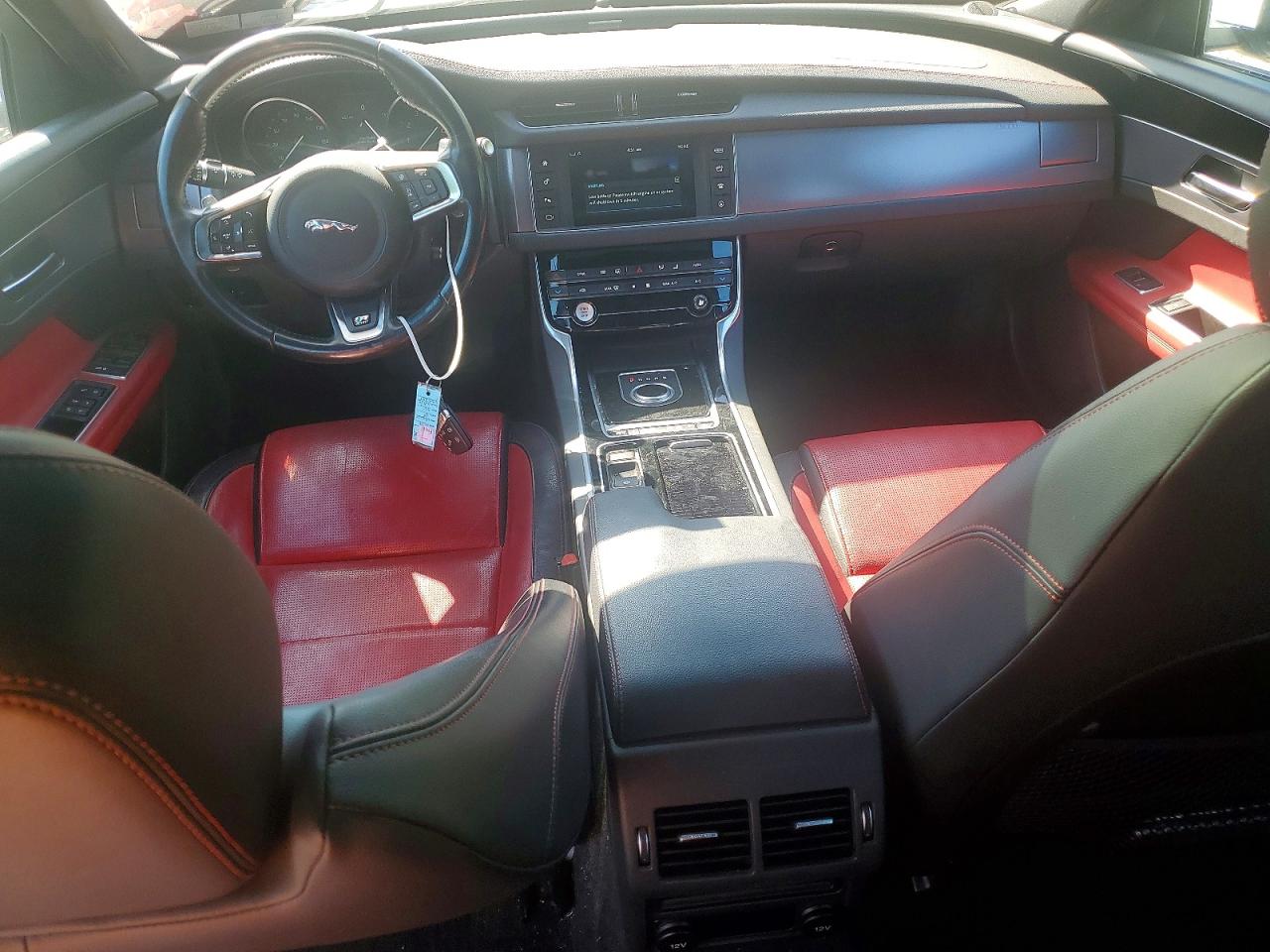 Jaguar XF R - Sport