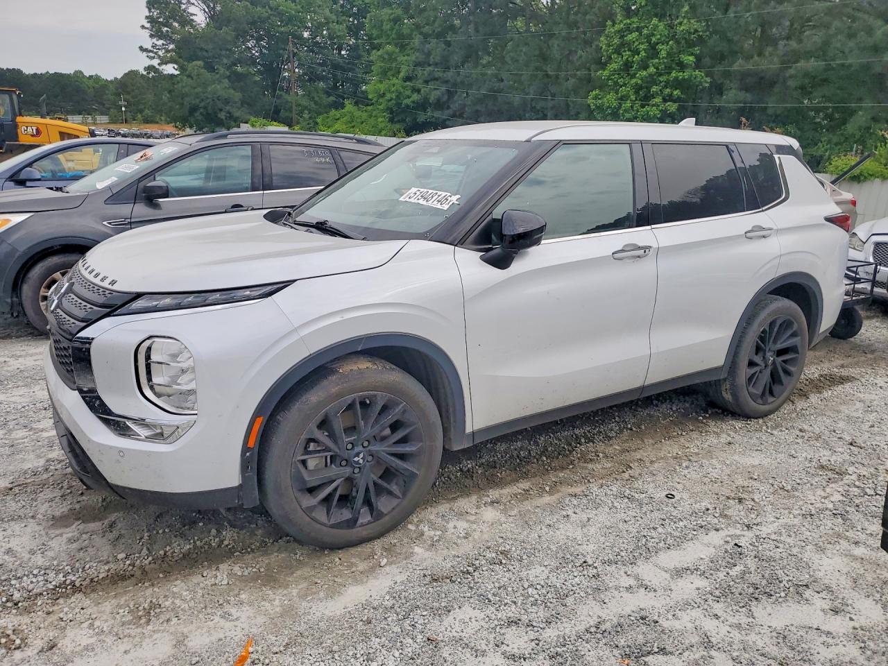 Salvage Mitsubishi Outlander Image