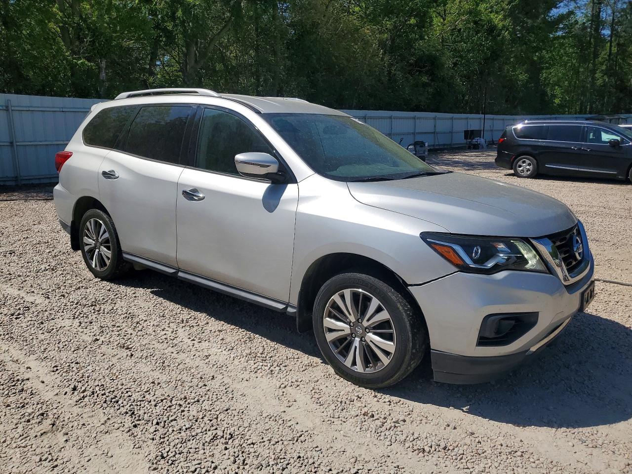 Nissan Pathfinder S