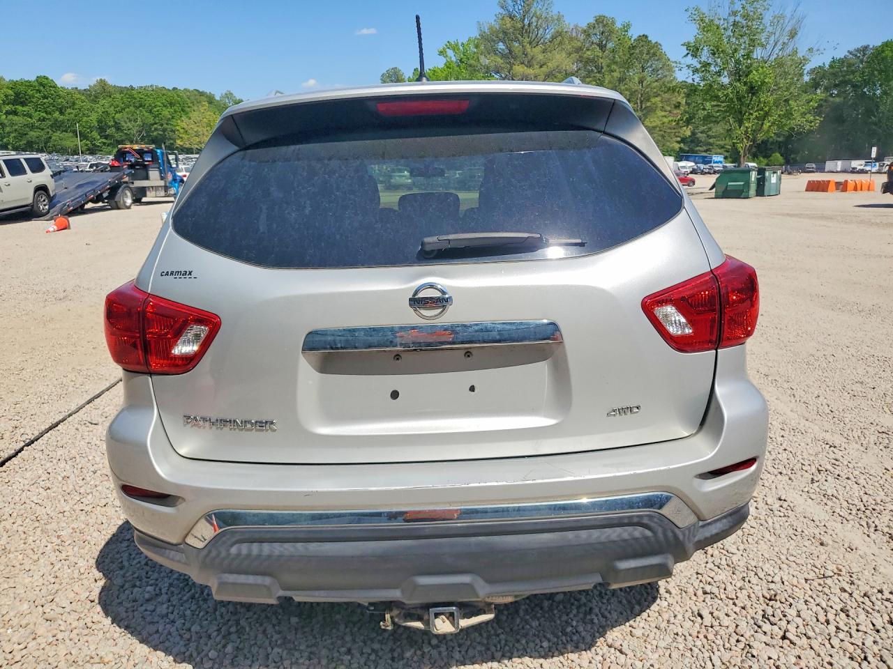 Nissan Pathfinder S