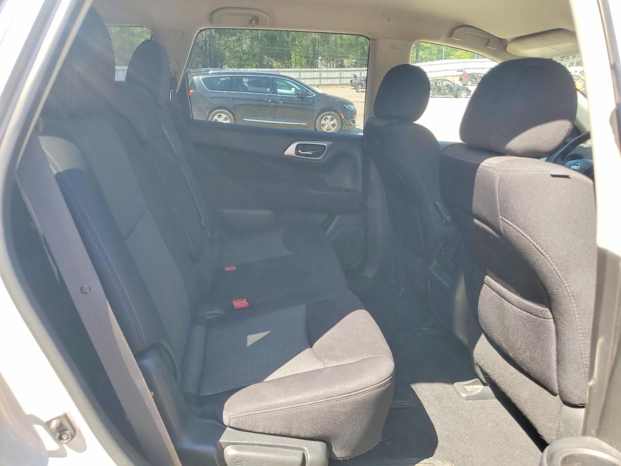 Nissan Pathfinder S
