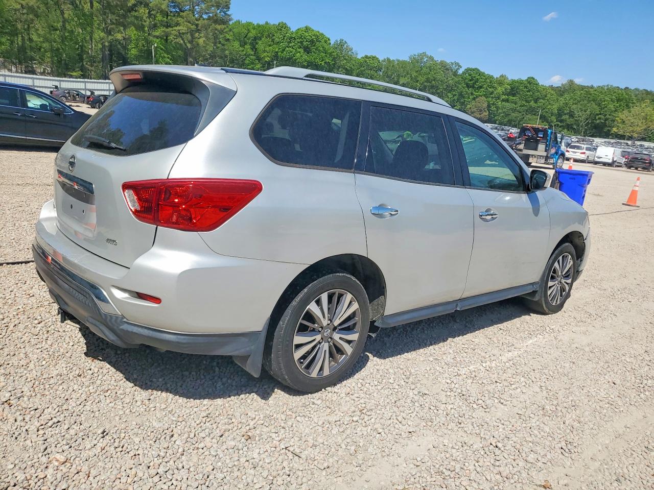 Nissan Pathfinder S