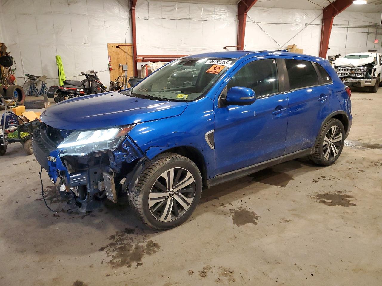 Salvage Mitsubishi Outlander Image