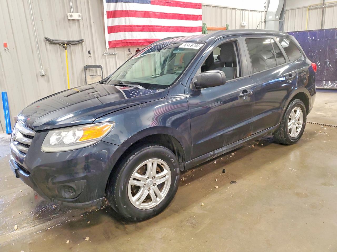 Salvage Hyundai SANTA FE Image