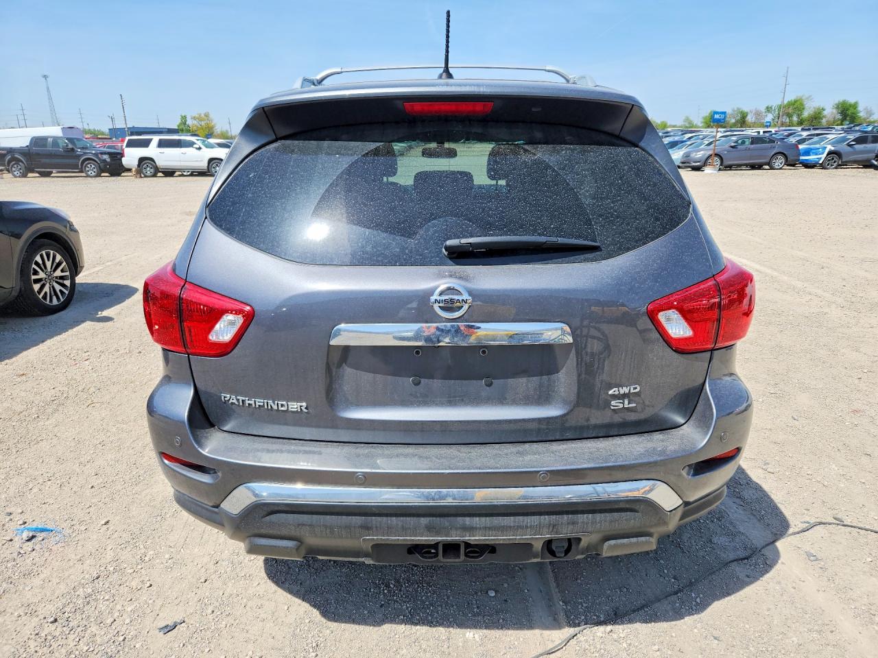 Nissan Pathfinder S