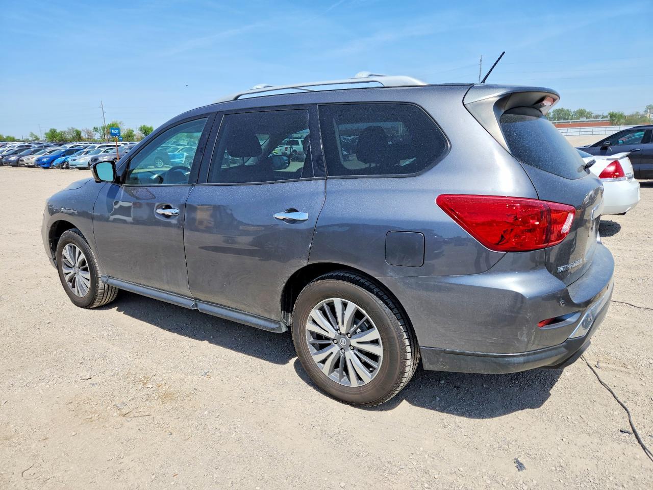 Nissan Pathfinder S