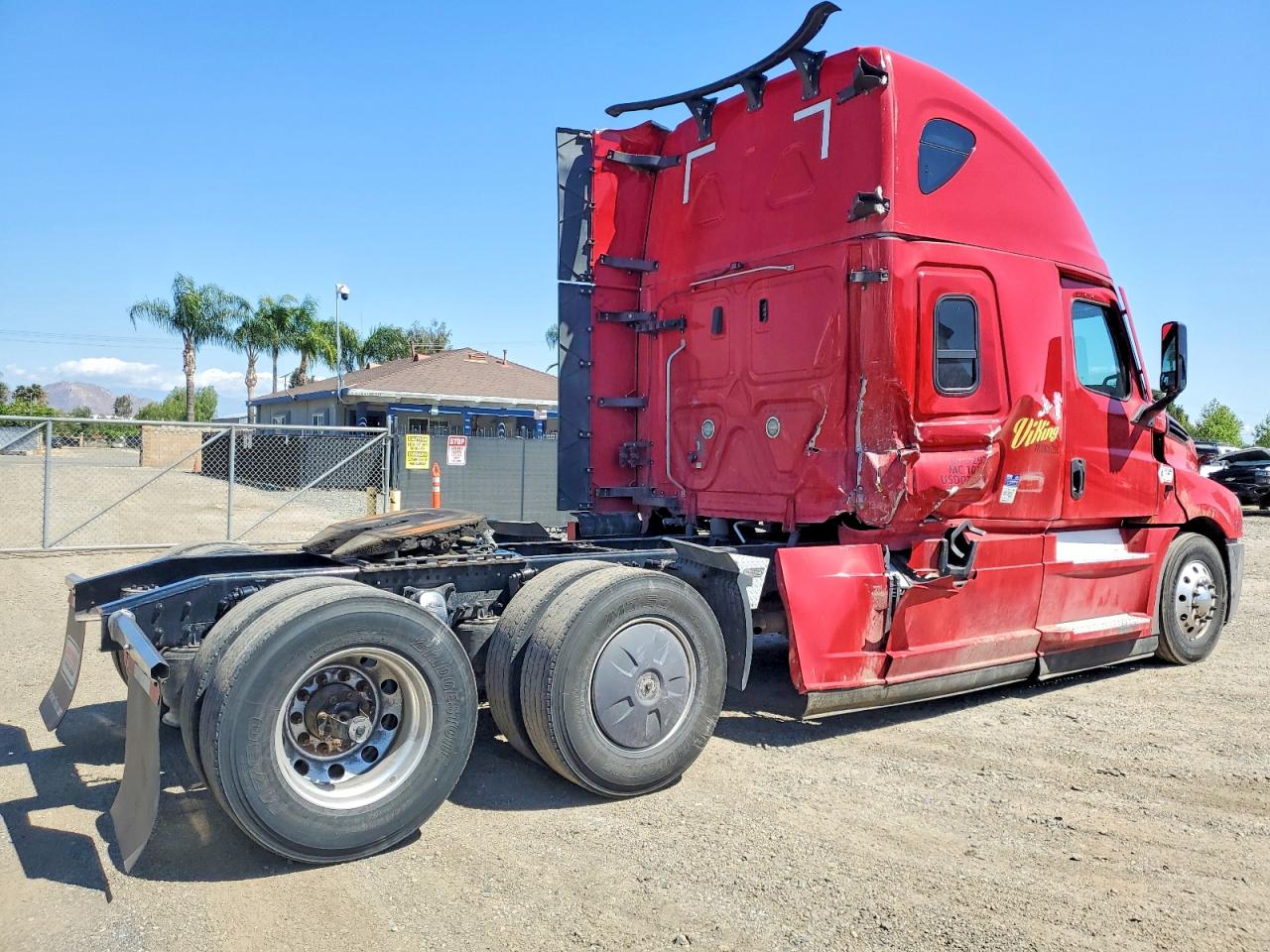 Freigliner Cascadia 126
