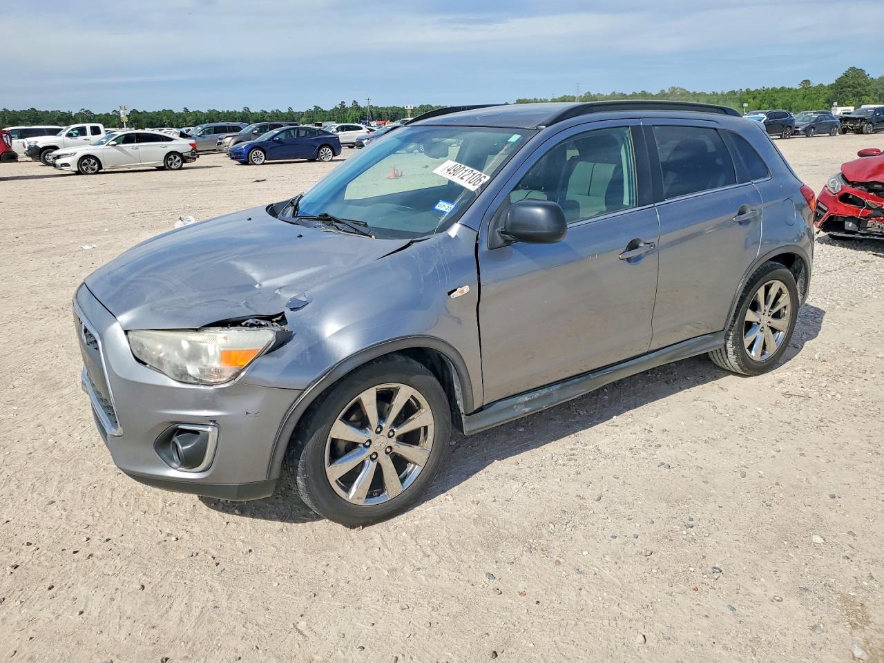 Salvage Mitsubishi Outlander Image